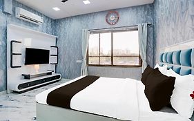 Fabhotel Hans Residency